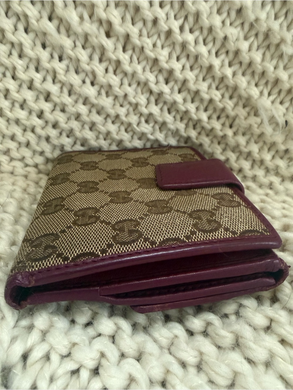Gucci GG Canvas Compact Wallet in Beige and Plum - Picture 5 of 9